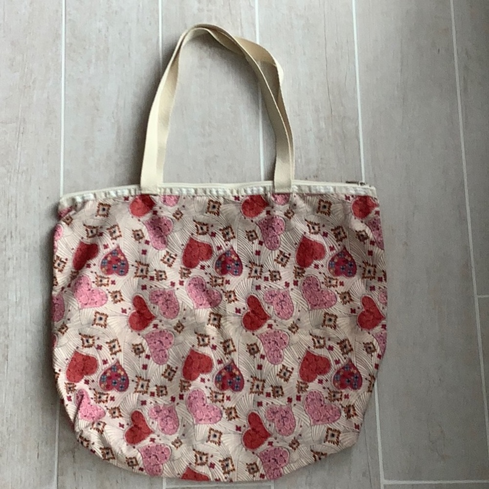 EUC LeSportsac tote bag hearts